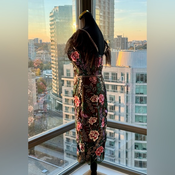 🆕 BRONX & BANCO 🧿 NWOT Melia Floral Embroidered Midi Dress, Sz M / US 6 - Picture 3 of 16